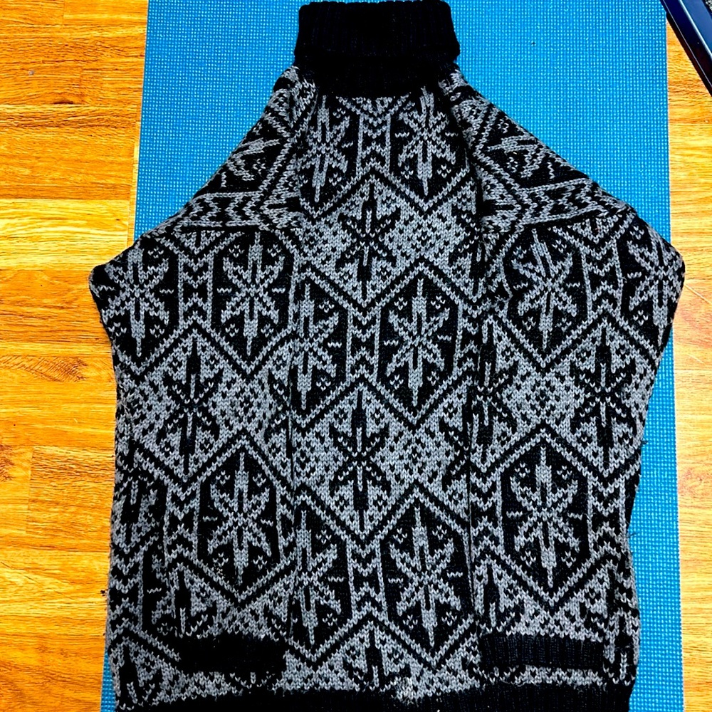 medium knitted turtleneck sweater